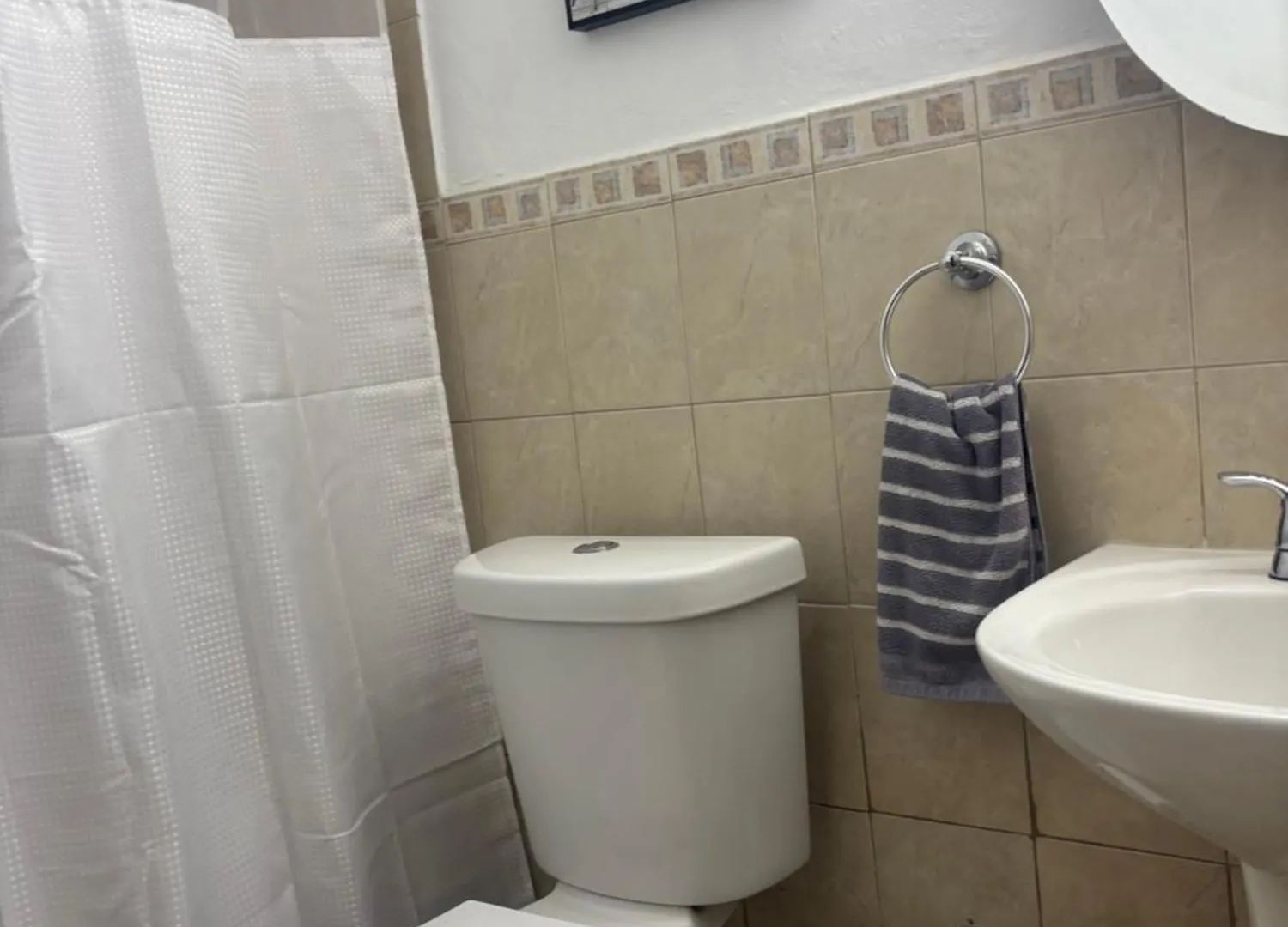 Private Apartment Near Sju Solar Battery Carolina